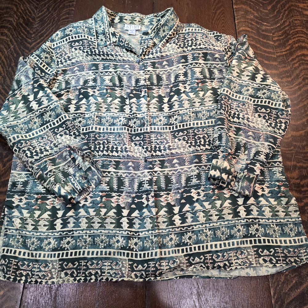 Stunt Vintage 100% silk oversized cut and a multi-color‎ geometric pattern women